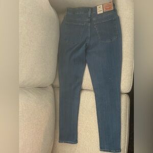 Women's Blue Levi  721 High-Rise Skinny Jeans.